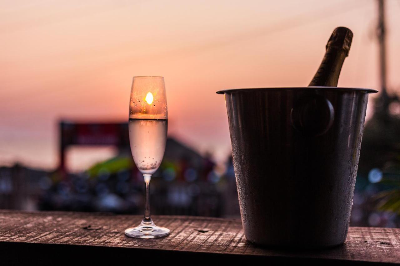 Fiesta Beach Resort Baga Ngoại thất bức ảnh